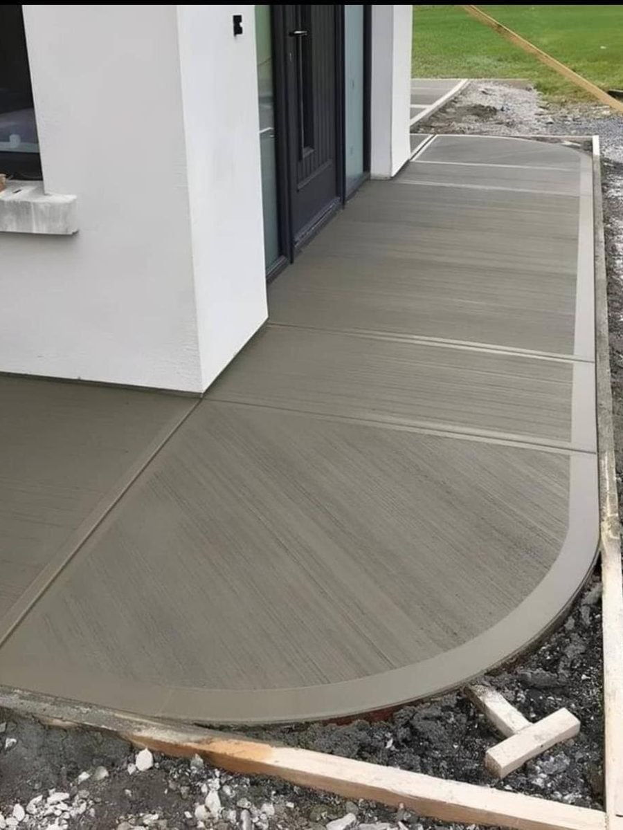 Concrete sidewalk with smooth finish around modern home.